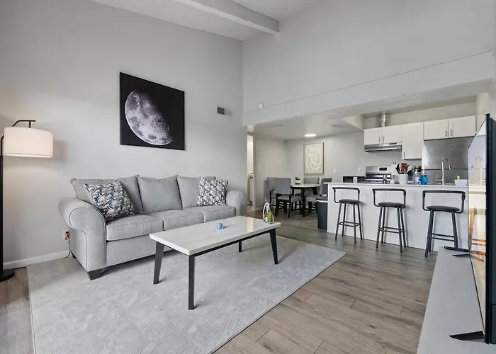 Meticulously Kept Downtown 1-bedroom Oasis Apartment Mesa