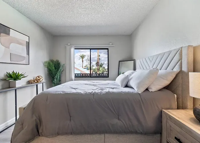 Meticulously Kept Downtown 1-bedroom Oasis Apartment Mesa