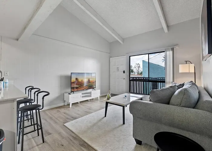 Apartment Meticulously Kept Downtown 1-bedroom Oasis