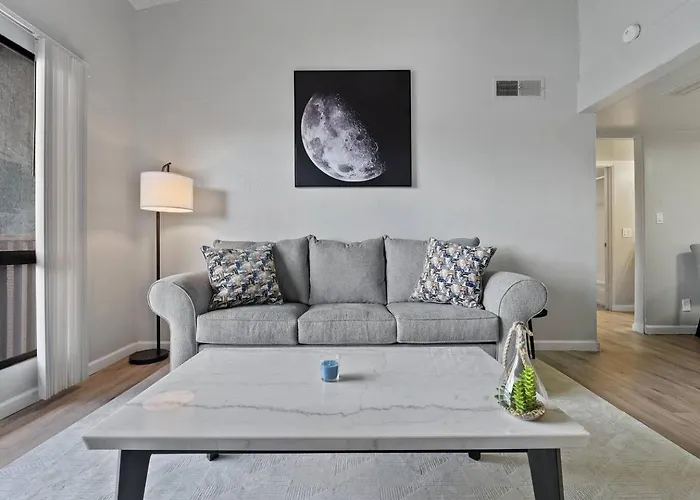 Apartment Meticulously Kept Downtown 1-bedroom Oasis Mesa