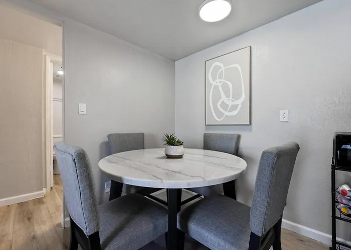 Meticulously Kept Downtown 1-bedroom Oasis