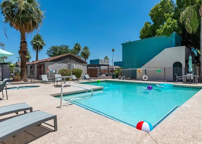 Meticulously Kept Downtown 1-bedroom Oasis *